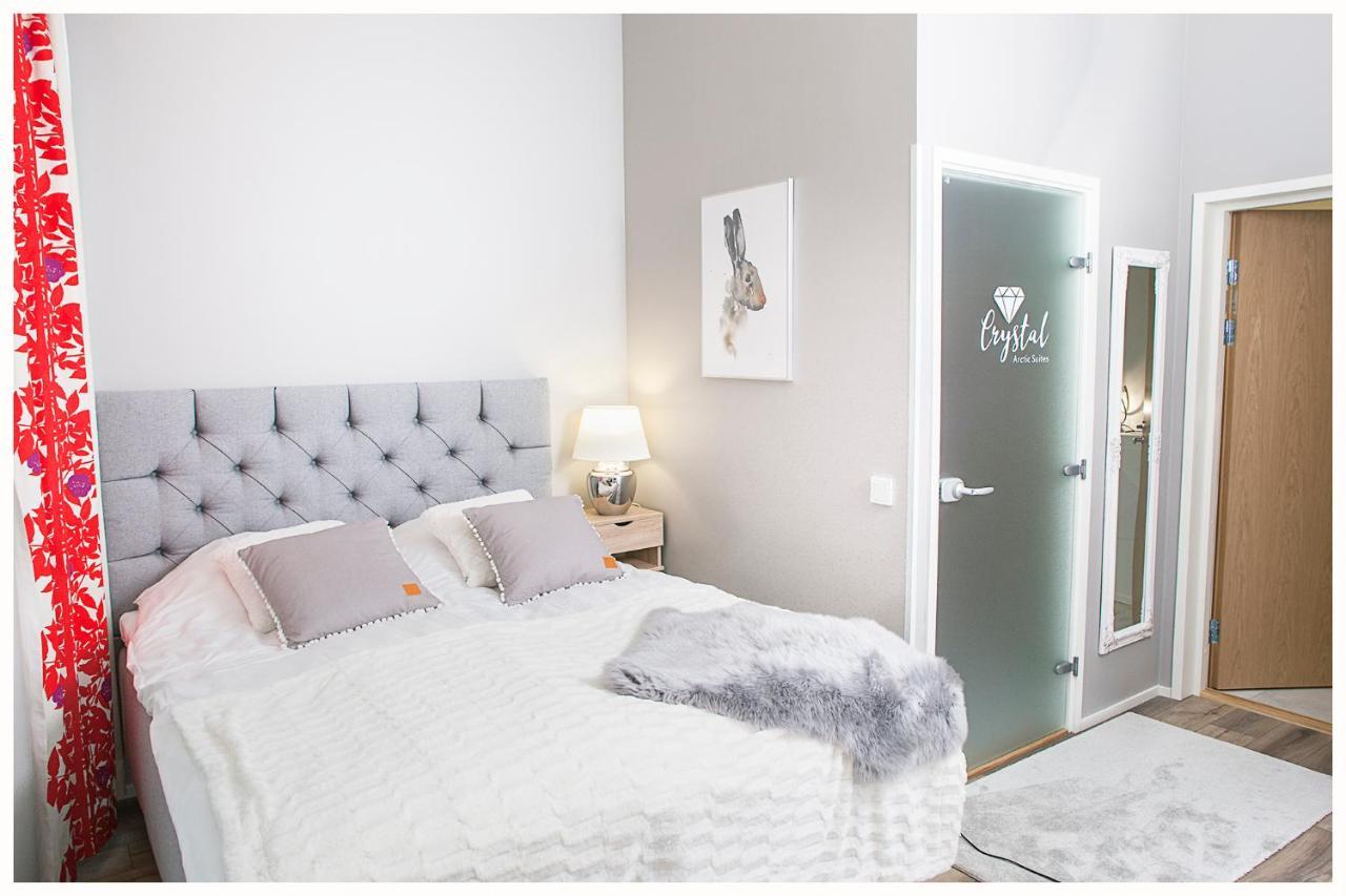 Crystal Arctic Suites Rovaniemi Exterior foto A bedroom in a serviced apartment