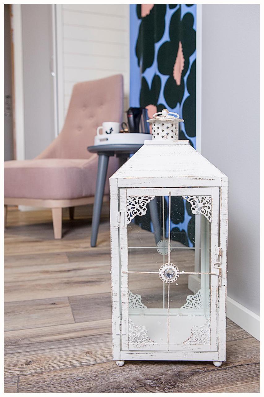Crystal Arctic Suites Rovaniemi Exterior foto A white lantern