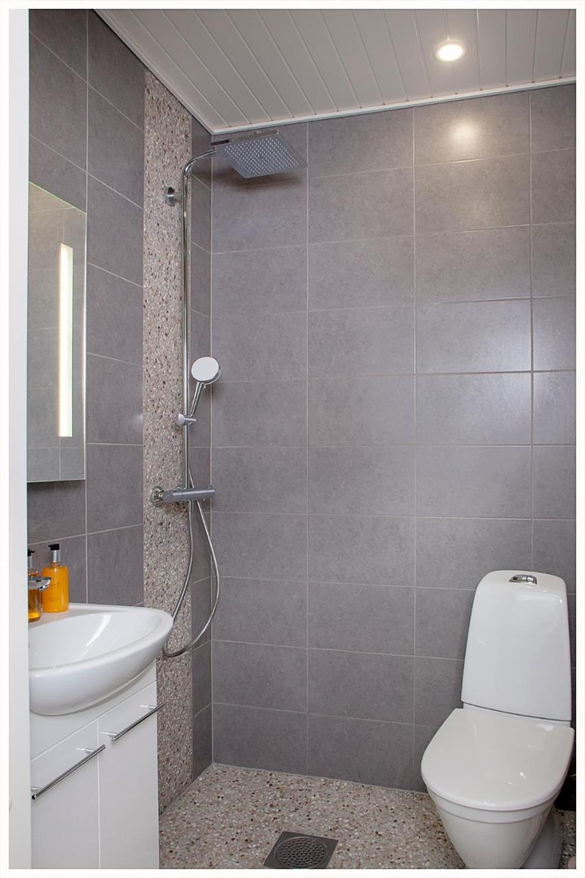 Crystal Arctic Suites Rovaniemi Exterior foto Bathroom with shower