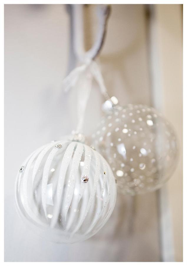 Crystal Arctic Suites Rovaniemi Exterior foto A photograph of a white and clear glass bauble
